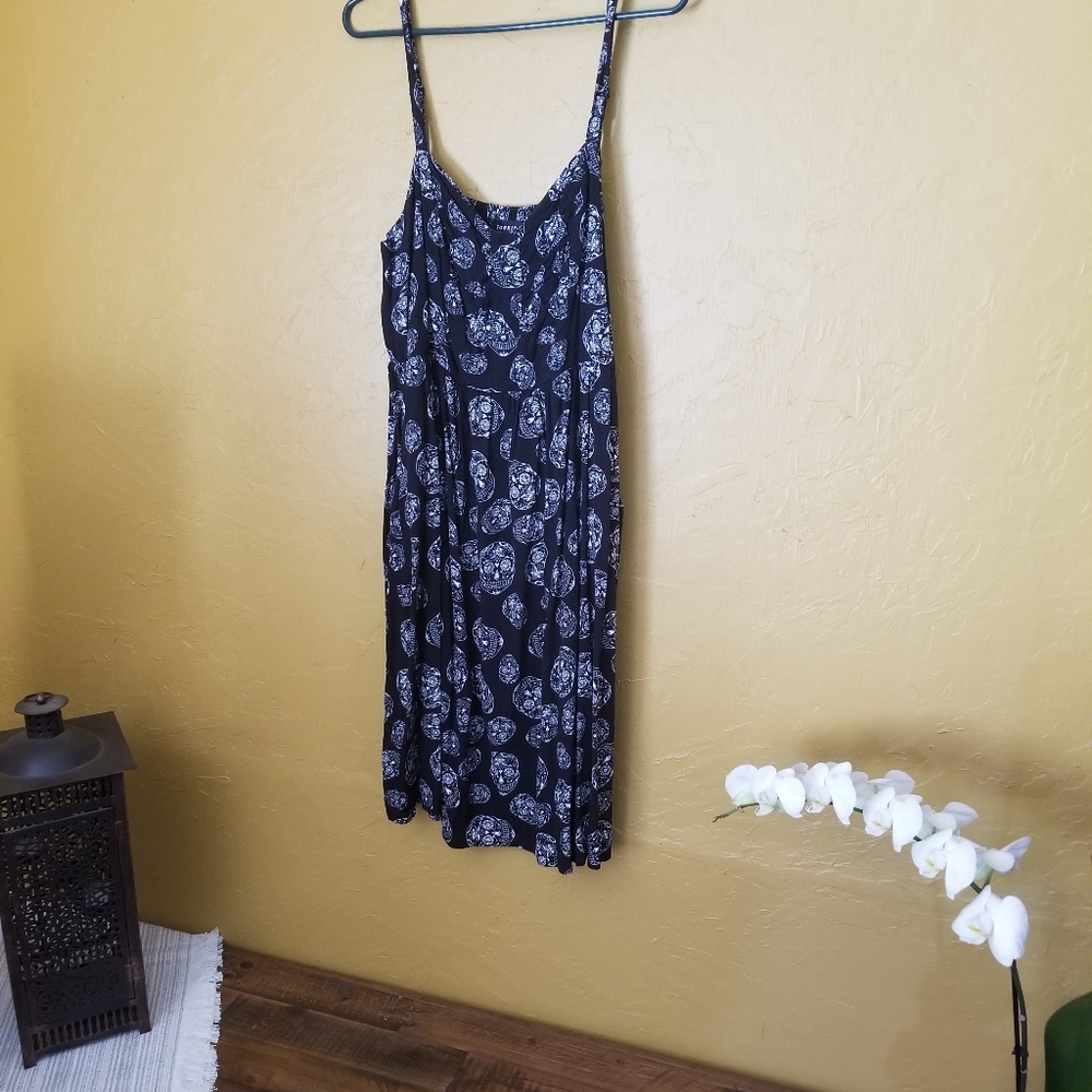 Torrid, skater dress, pockets, skulls, size 2